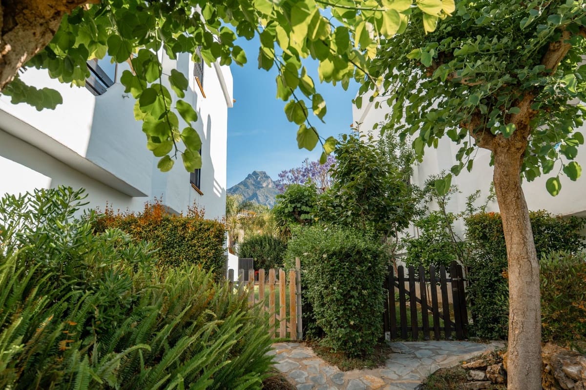 3 soveværelse Byhus til salg i Marbella med swimmingpool garage - € 1.595.000 (Ref: 9878990)