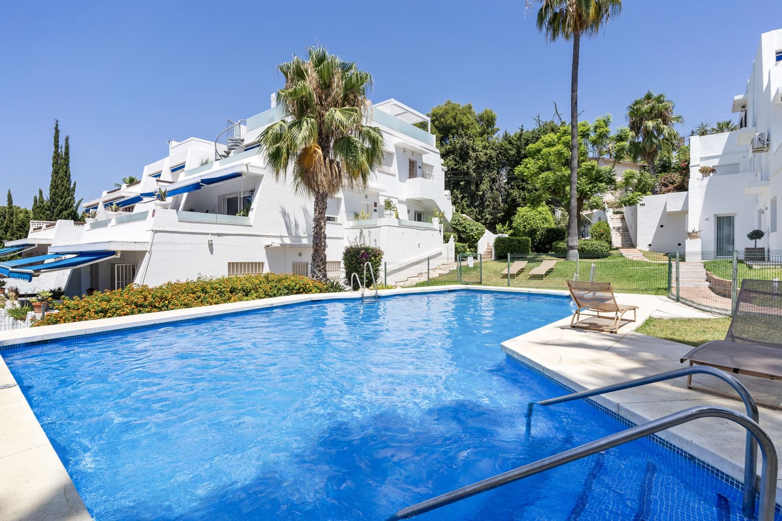 3 bedroom Apartment for sale in Nueva Andalucia with pool - € 630,000 (Ref: 9880799)