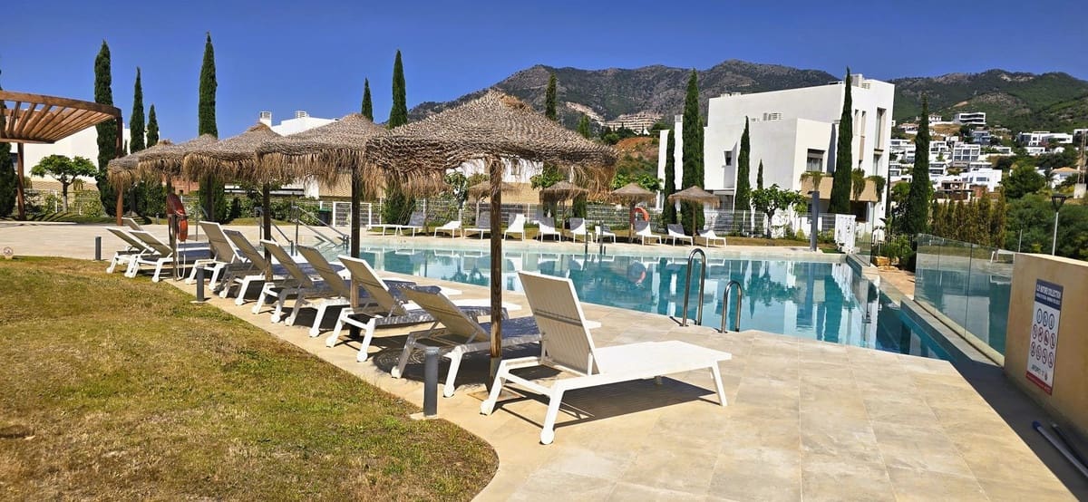 3 sypialnia Dom blizniak na sprzedaż w Mijas Costa z basenem - 799 000 € (Ref: 9880801)