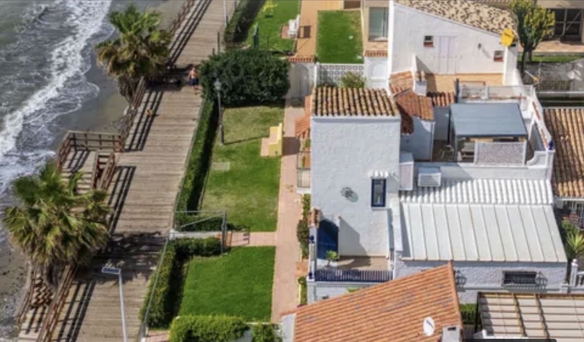 3 soverom Hus til salgs i Estepona med svømmebasseng - € 1 500 000 (Ref: 9880803)