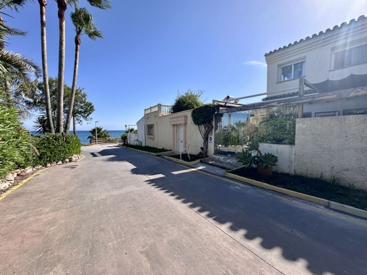 3 soverom Hus til salgs i Estepona med svømmebasseng - € 1 500 000 (Ref: 9880803)