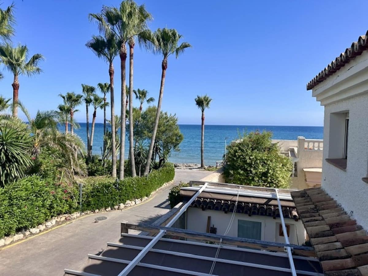 3 soverom Hus til salgs i Estepona med svømmebasseng - € 1 500 000 (Ref: 9880803)