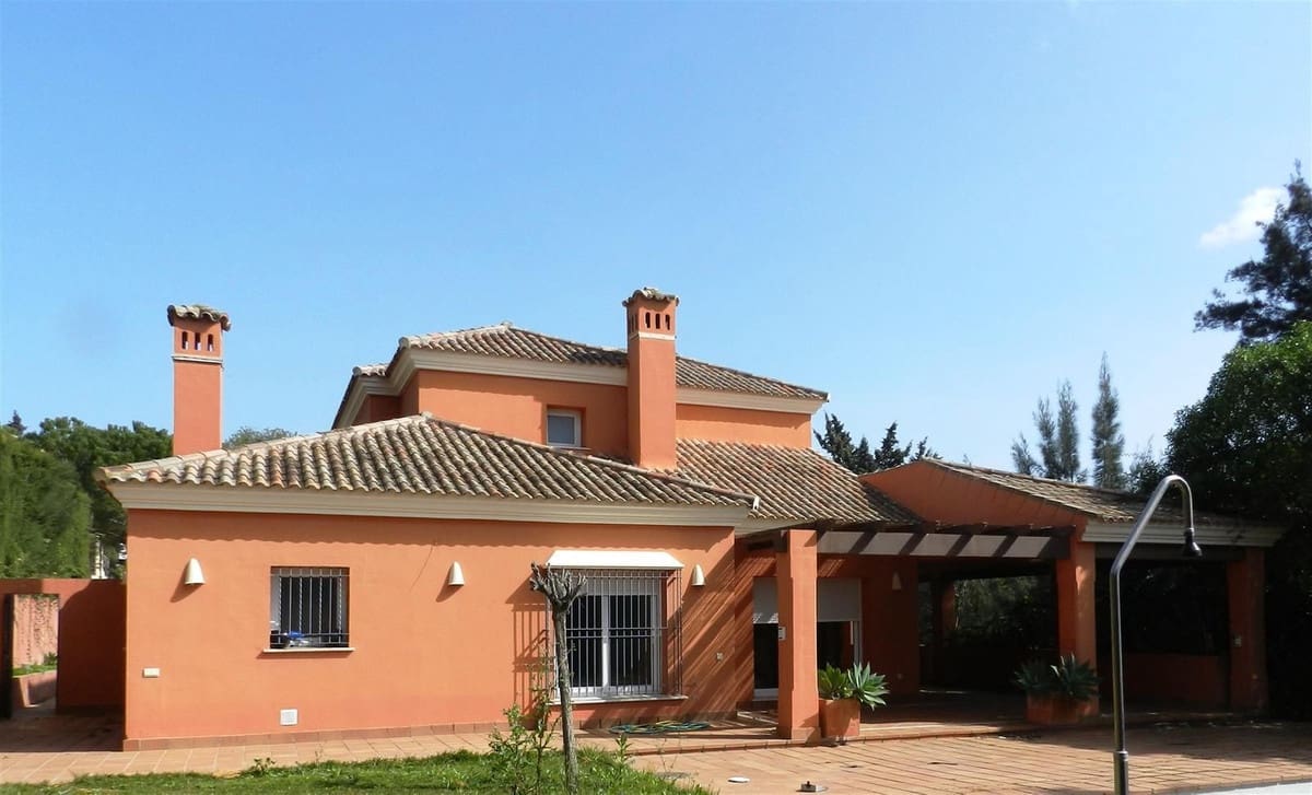 4 Zimmer Villa zu verkaufen in Sotogrande mit Pool - 1.100.000 € (Ref: 9884668)