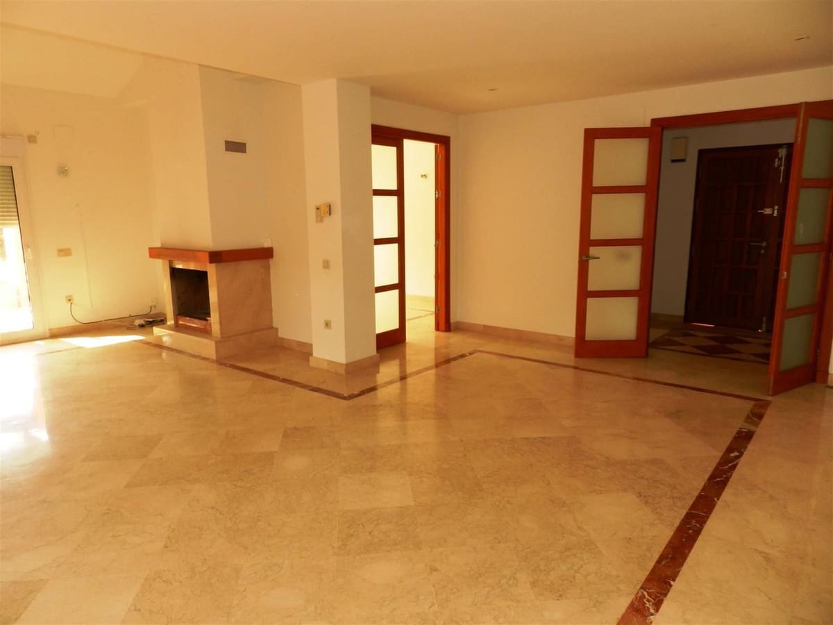 4 Zimmer Villa zu verkaufen in Sotogrande mit Pool - 1.100.000 € (Ref: 9884668)