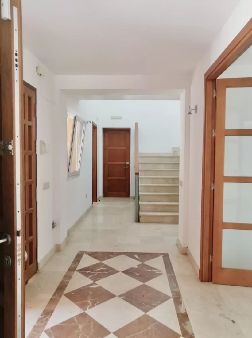 4 Zimmer Villa zu verkaufen in Sotogrande mit Pool - 1.100.000 € (Ref: 9884668)