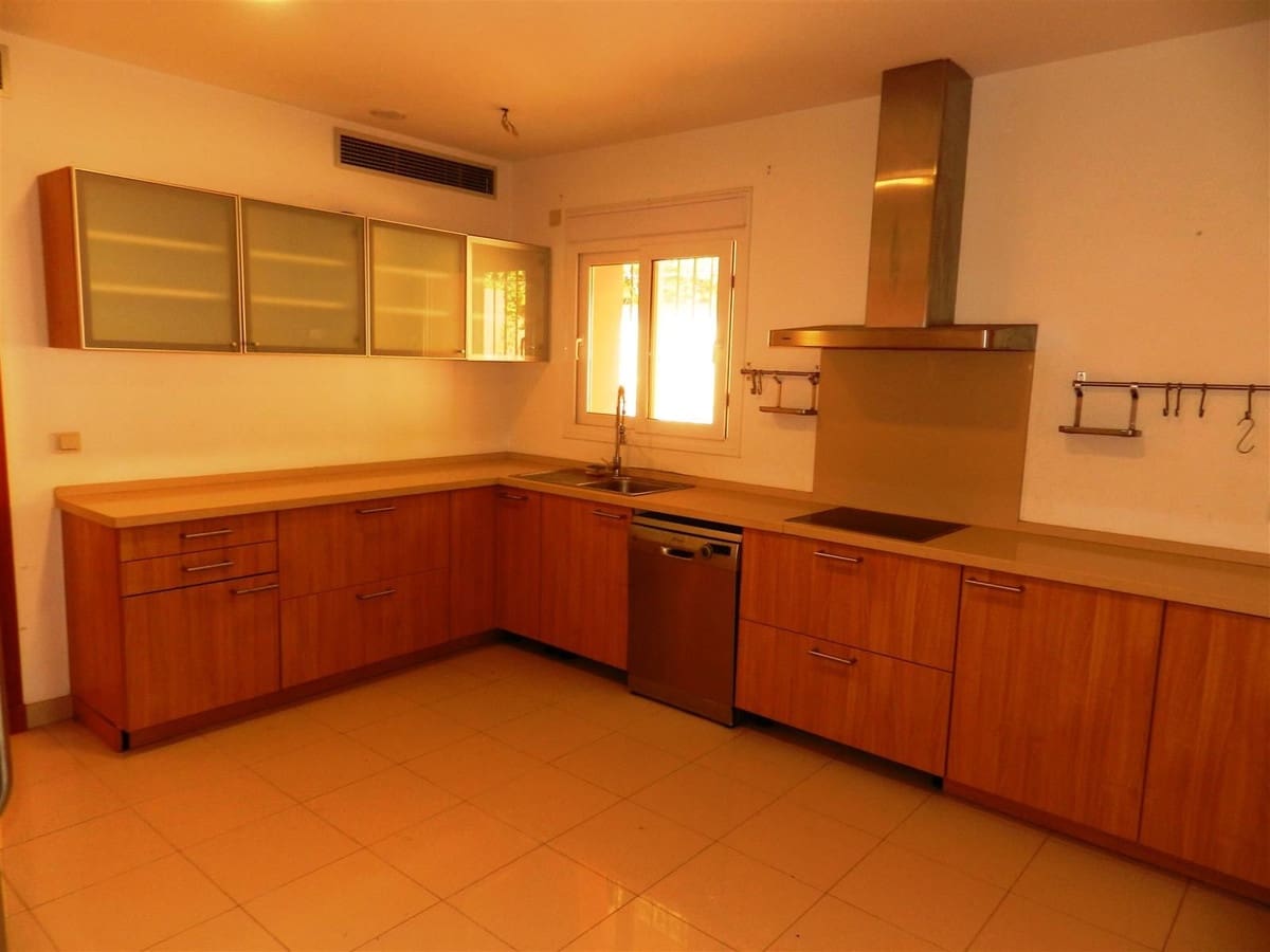 4 Zimmer Villa zu verkaufen in Sotogrande mit Pool - 1.100.000 € (Ref: 9884668)