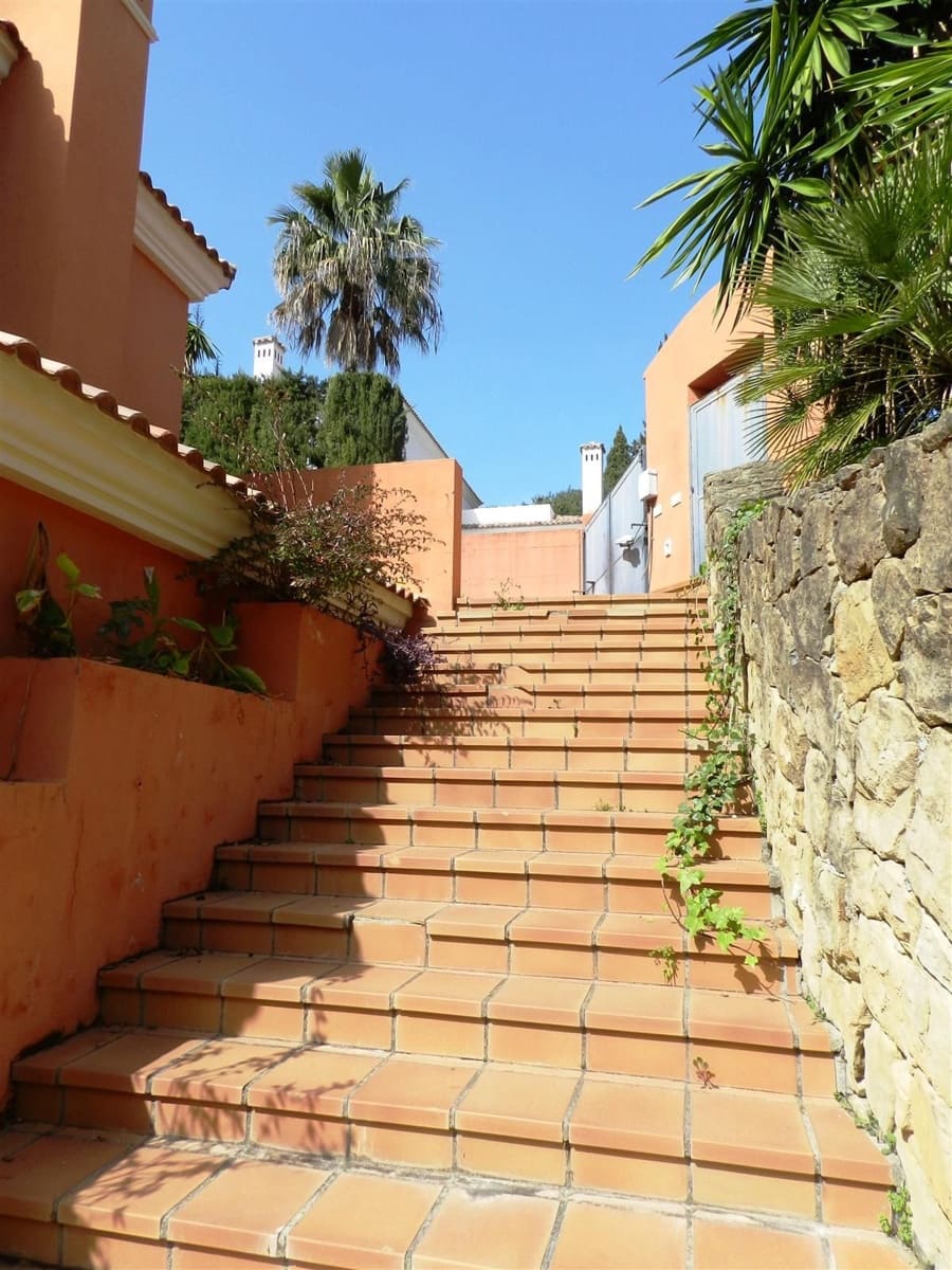 4 Zimmer Villa zu verkaufen in Sotogrande mit Pool - 1.100.000 € (Ref: 9884668)