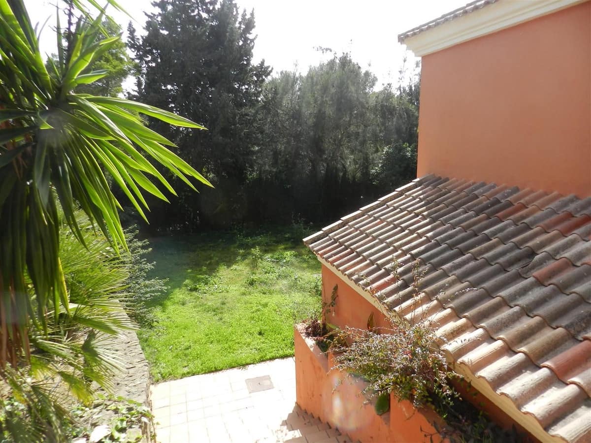 4 Zimmer Villa zu verkaufen in Sotogrande mit Pool - 1.100.000 € (Ref: 9884668)