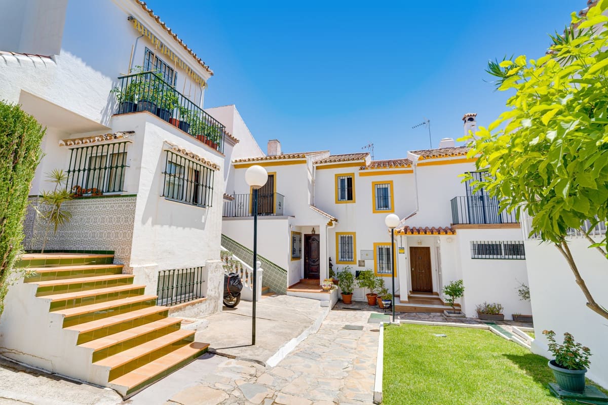 3 slaapkamer Huis te koop in New Golden Mile - € 580.000 (Ref: 9884669)