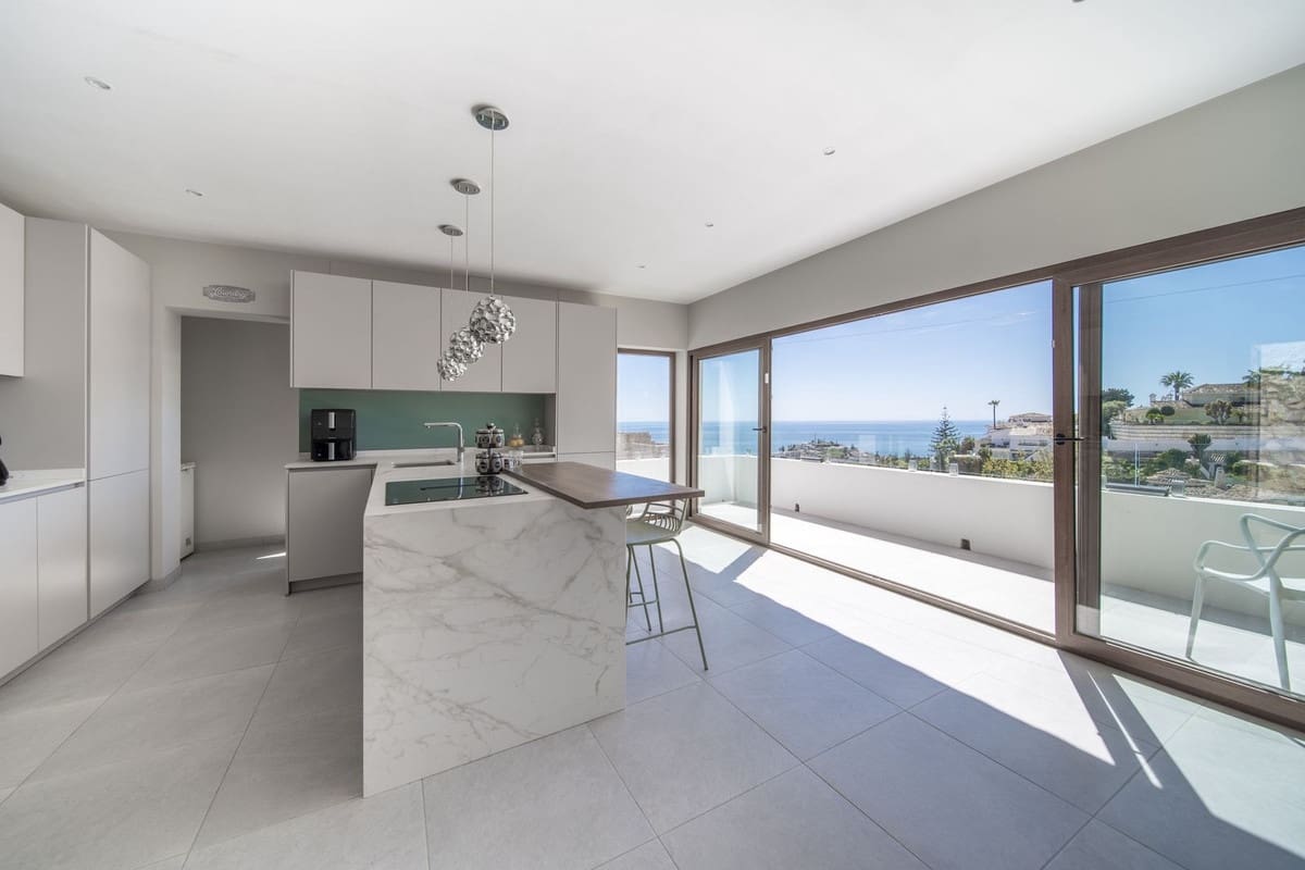 5 sypialnia Willa na sprzedaż w Benalmadena z basenem - 1 275 000 € (Ref: 9884670)