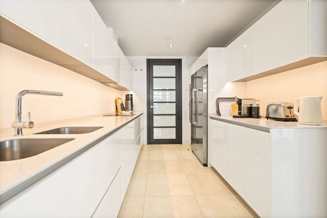 2 makuuhuone Omakotitalo myytävänä paikassa Sotogrande Alto, San Roque mukana uima-altaan 
autotalli - 999 950 € (Ref: 9884671)