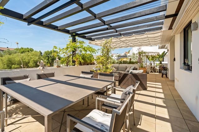 2 makuuhuone Omakotitalo myytävänä paikassa Sotogrande Alto, San Roque mukana uima-altaan 
autotalli - 999 950 € (Ref: 9884671)