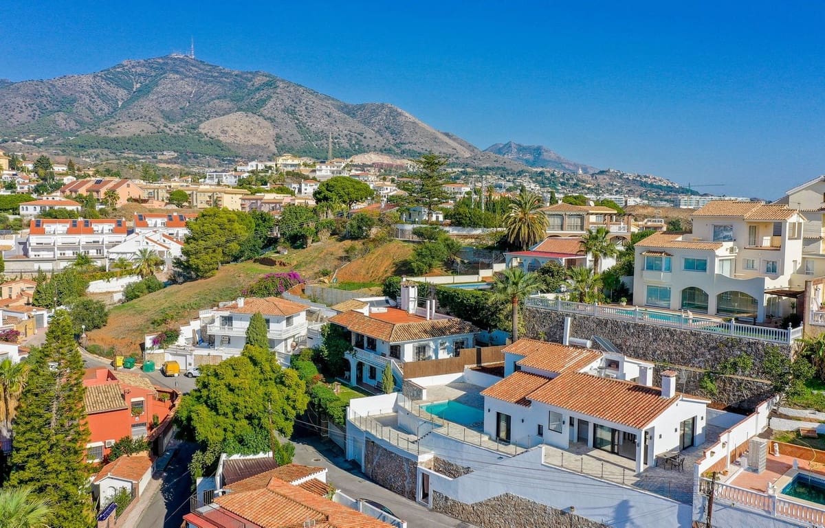 4 chambre Villa/Maison à vendre à Fuengirola avec piscine garage - 1 475 000 € (Ref: 9884673)