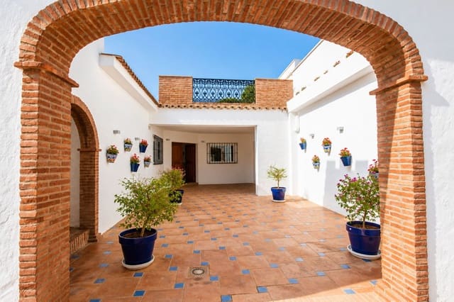 5 soverom Finca/Herregård til salgs i Centro, Estepona - € 995 000 (Ref: 9884677)