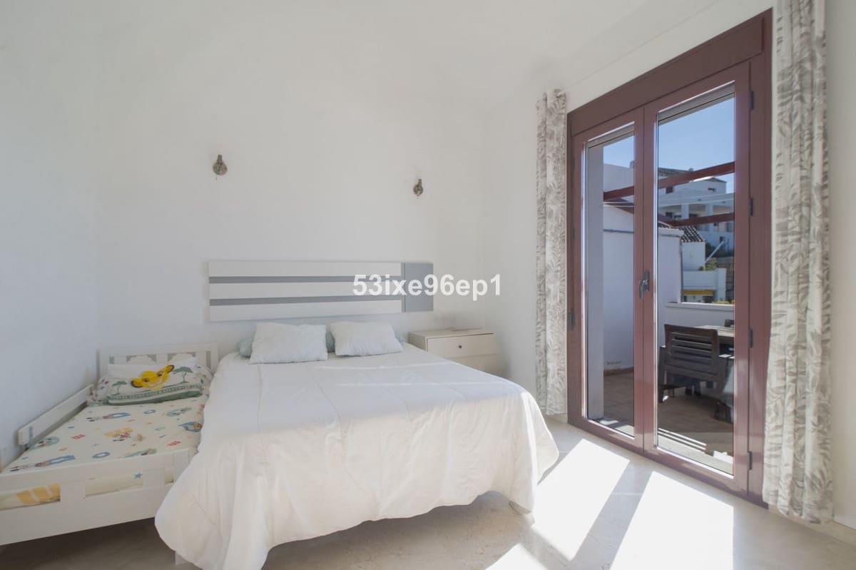 2 slaapkamer Huis te koop in Bahia de Casares met garage - € 389.000 (Ref: 9888141)