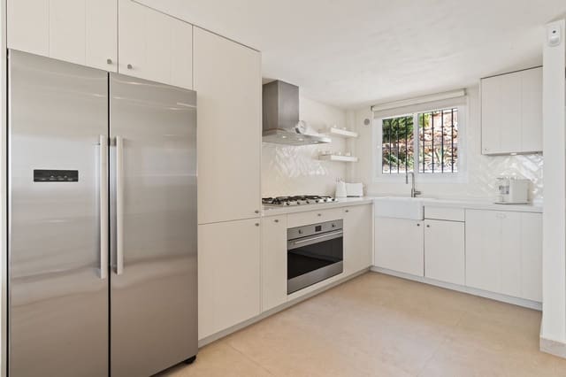 2 slaapkamer Huis te koop in Los Monteros, Marbella met zwembad - € 550.000 (Ref: 9888143)