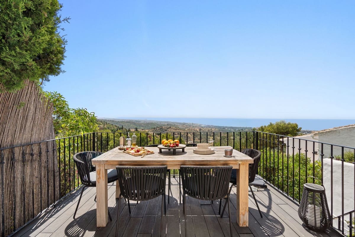 2 slaapkamer Huis te koop in Los Monteros met zwembad - € 550.000 (Ref: 9888143)