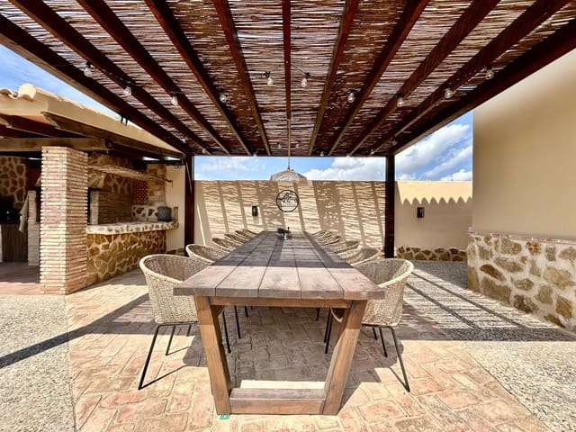 5 Zimmer Villa zu verkaufen in La Zenia, Orihuela mit Pool Garage - 840.000 € (Ref: 10023047)
