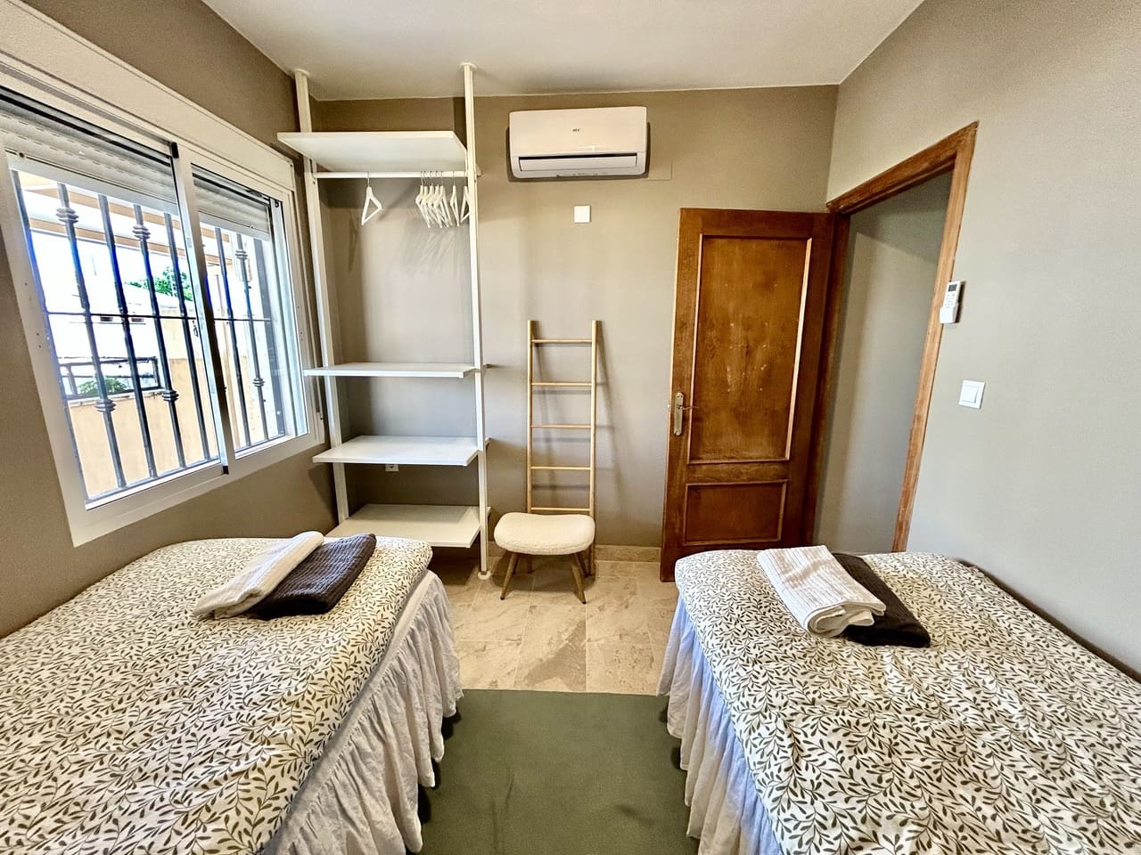 5 Zimmer Villa zu verkaufen in La Zenia mit Pool Garage - 840.000 € (Ref: 10023047)