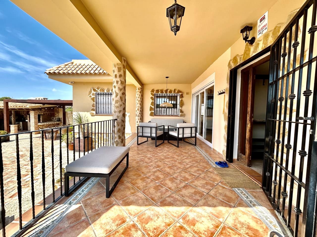 5 Zimmer Villa zu verkaufen in La Zenia mit Pool Garage - 840.000 € (Ref: 10023047)
