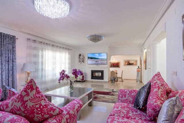 4 quarto Moradia para venda em San Miguel de Salinas com piscina garagem - 799 000 € (Ref: 10023050)