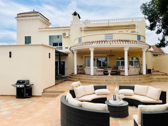 4 quarto Moradia para venda em San Miguel de Salinas com piscina garagem - 799 000 € (Ref: 10023050)