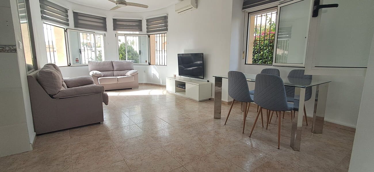 3 soveværelse Villa til salg i Villamartin med swimmingpool garage - € 425.000 (Ref: 10023052)