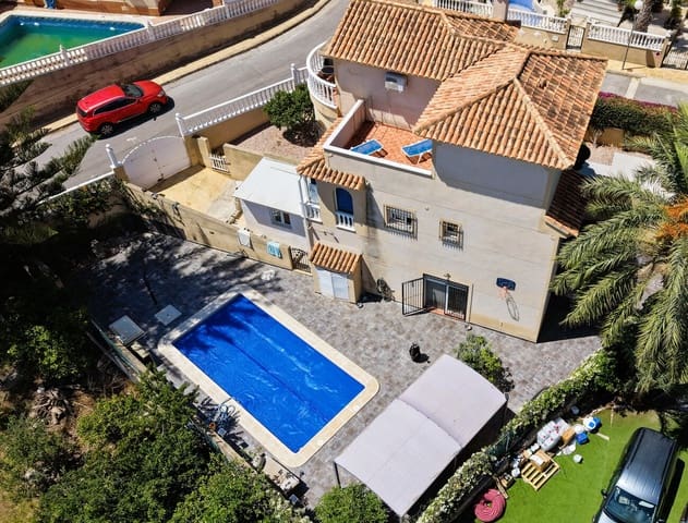 3 soveværelse Villa til salg i Villamartin, Orihuela med swimmingpool garage - € 425.000 (Ref: 10023052)