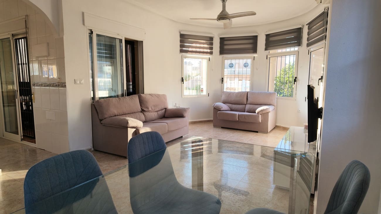 3 soveværelse Villa til salg i Villamartin med swimmingpool garage - € 425.000 (Ref: 10023052)