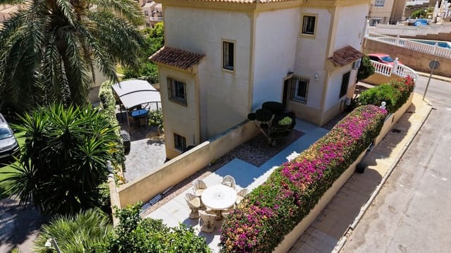 3 soveværelse Villa til salg i Villamartin, Orihuela med swimmingpool garage - € 425.000 (Ref: 10023052)