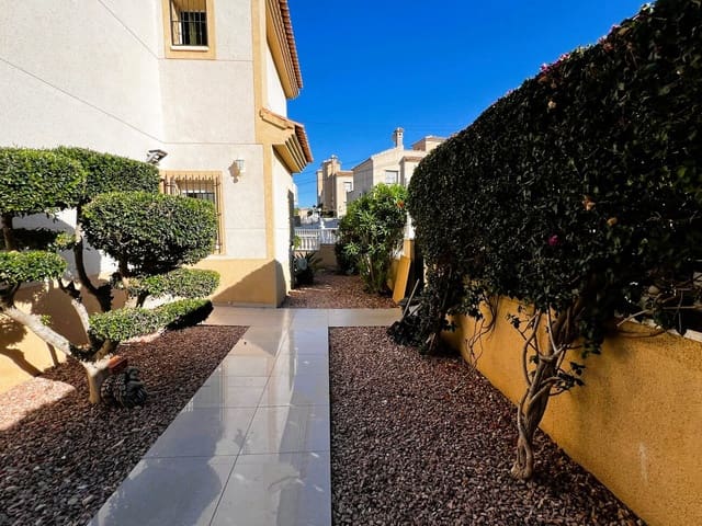 3 soveværelse Villa til salg i Villamartin, Orihuela med swimmingpool garage - € 425.000 (Ref: 10023052)