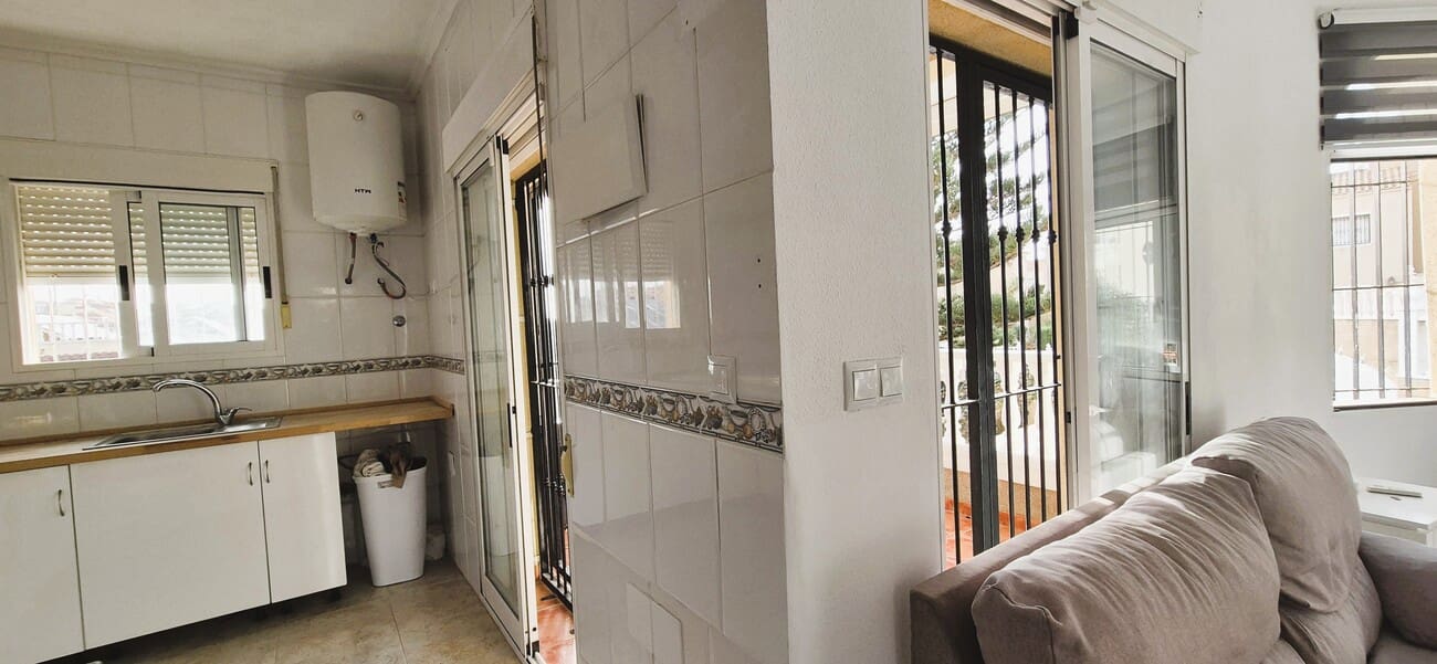 3 soveværelse Villa til salg i Villamartin med swimmingpool garage - € 425.000 (Ref: 10023052)