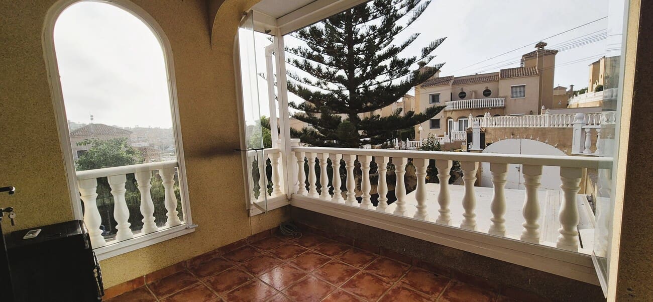 3 soveværelse Villa til salg i Villamartin med swimmingpool garage - € 425.000 (Ref: 10023052)