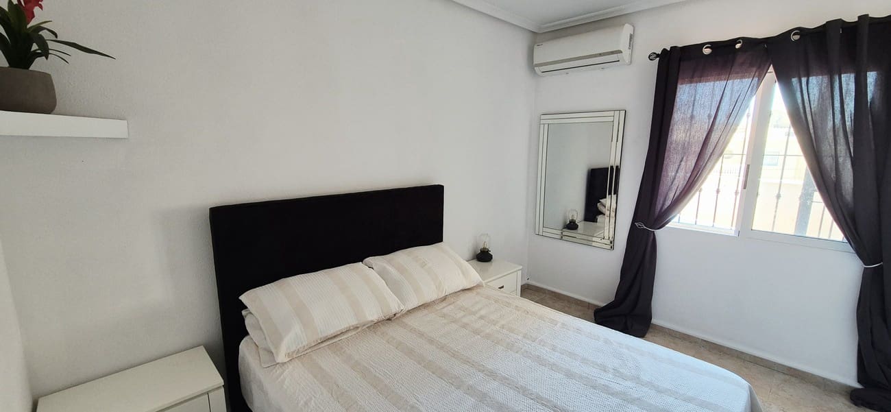 3 soveværelse Villa til salg i Villamartin med swimmingpool garage - € 425.000 (Ref: 10023052)