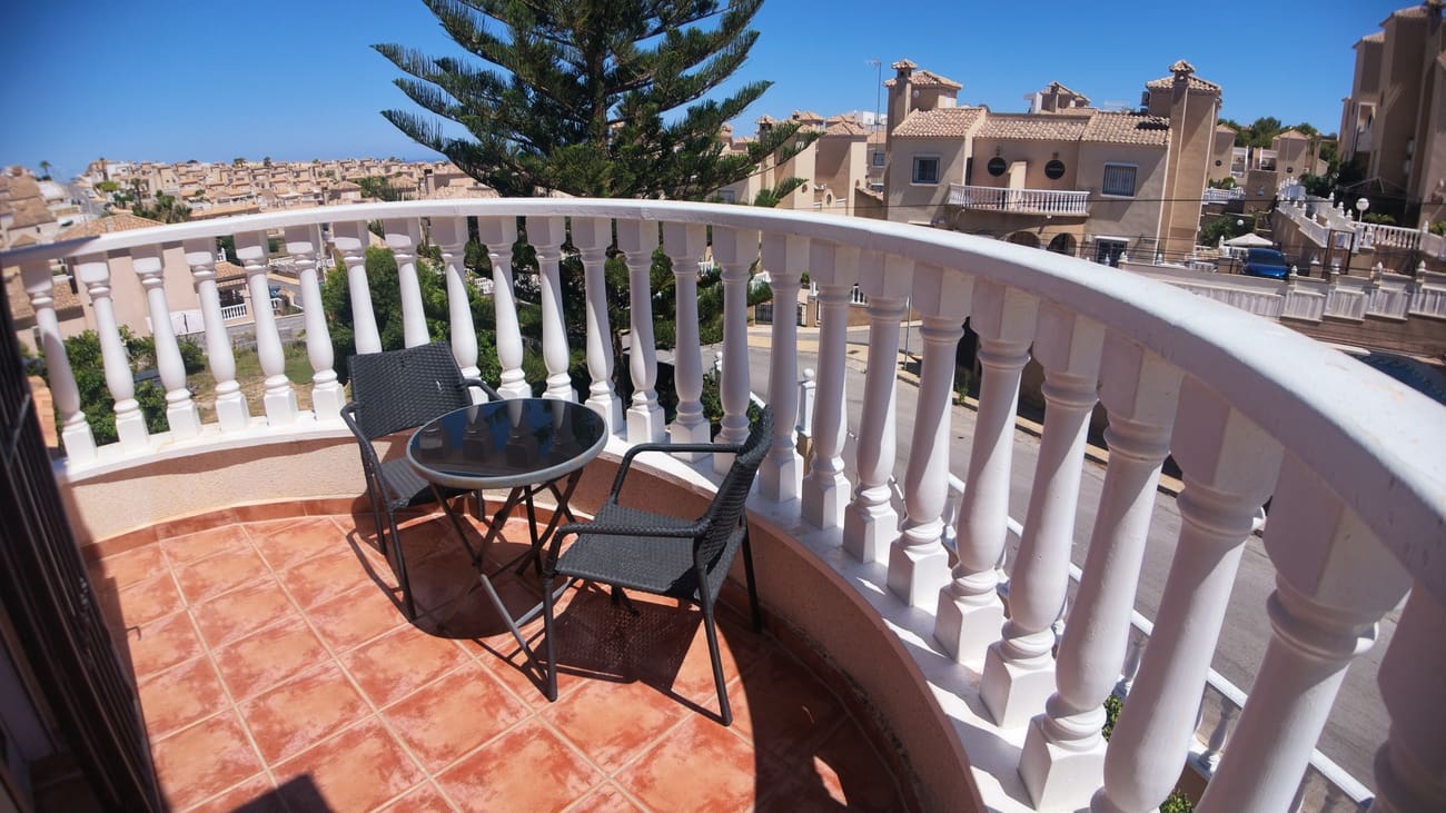 3 soveværelse Villa til salg i Villamartin med swimmingpool garage - € 425.000 (Ref: 10023052)