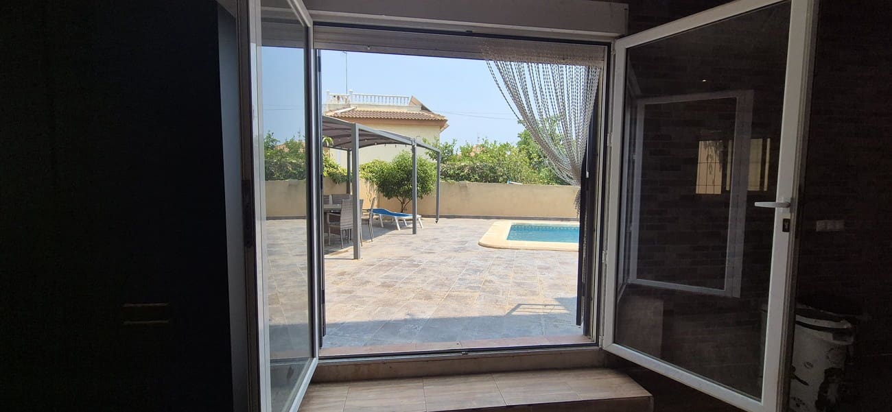 3 soveværelse Villa til salg i Villamartin med swimmingpool garage - € 425.000 (Ref: 10023052)
