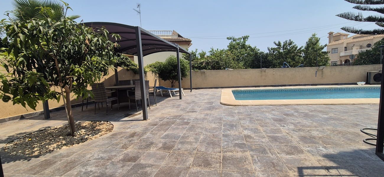3 soveværelse Villa til salg i Villamartin med swimmingpool garage - € 425.000 (Ref: 10023052)