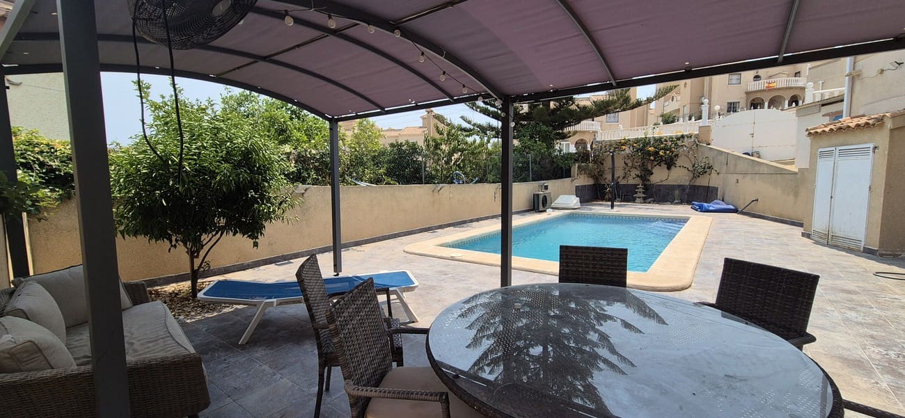 3 soveværelse Villa til salg i Villamartin med swimmingpool garage - € 425.000 (Ref: 10023052)