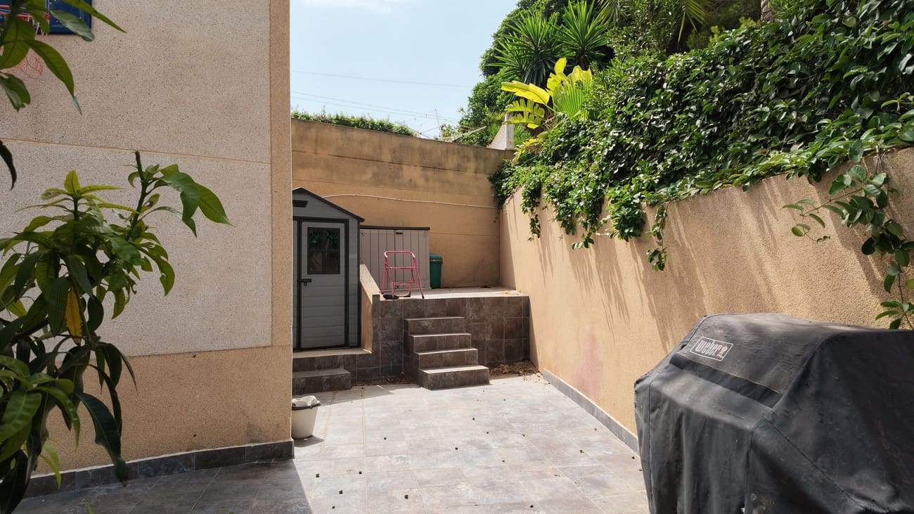 3 soveværelse Villa til salg i Villamartin med swimmingpool garage - € 425.000 (Ref: 10023052)