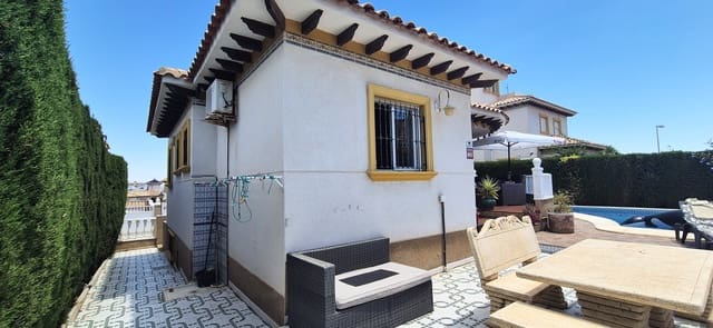 4 makuuhuone Huvila myytävänä paikassa Villamartin, Orihuela mukana uima-altaan 
autotalli - 389 995 € (Ref: 10023053)