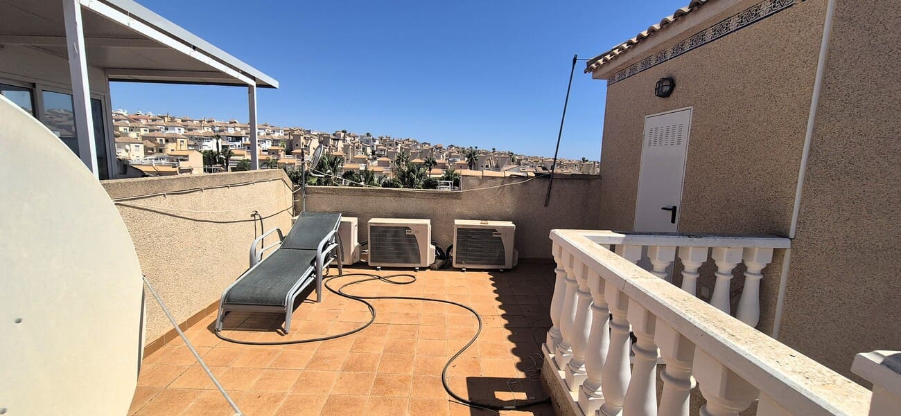3 camera da letto Villetta Bifamiliare in vendita in Villamartin con piscina - 210.000 € (Rif: 10023054)
