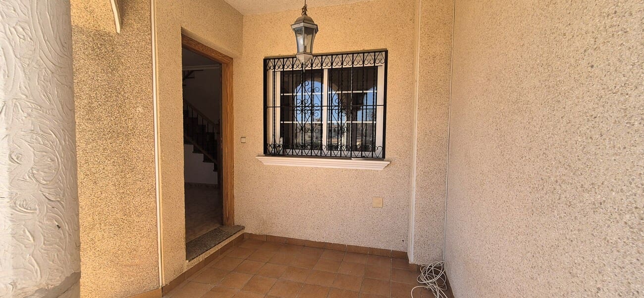 3 camera da letto Villetta Bifamiliare in vendita in Villamartin con piscina - 210.000 € (Rif: 10023054)