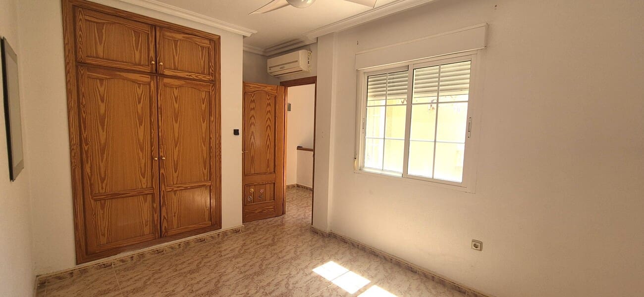 3 camera da letto Villetta Bifamiliare in vendita in Villamartin con piscina - 210.000 € (Rif: 10023054)