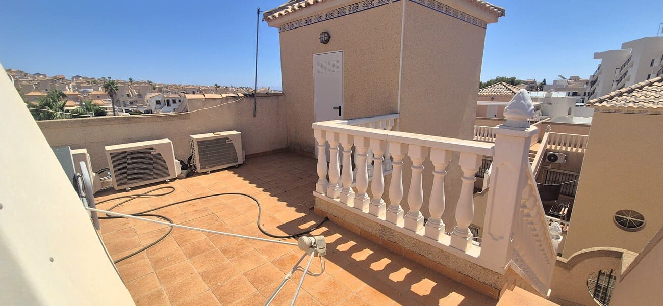 3 camera da letto Villetta Bifamiliare in vendita in Villamartin con piscina - 210.000 € (Rif: 10023054)