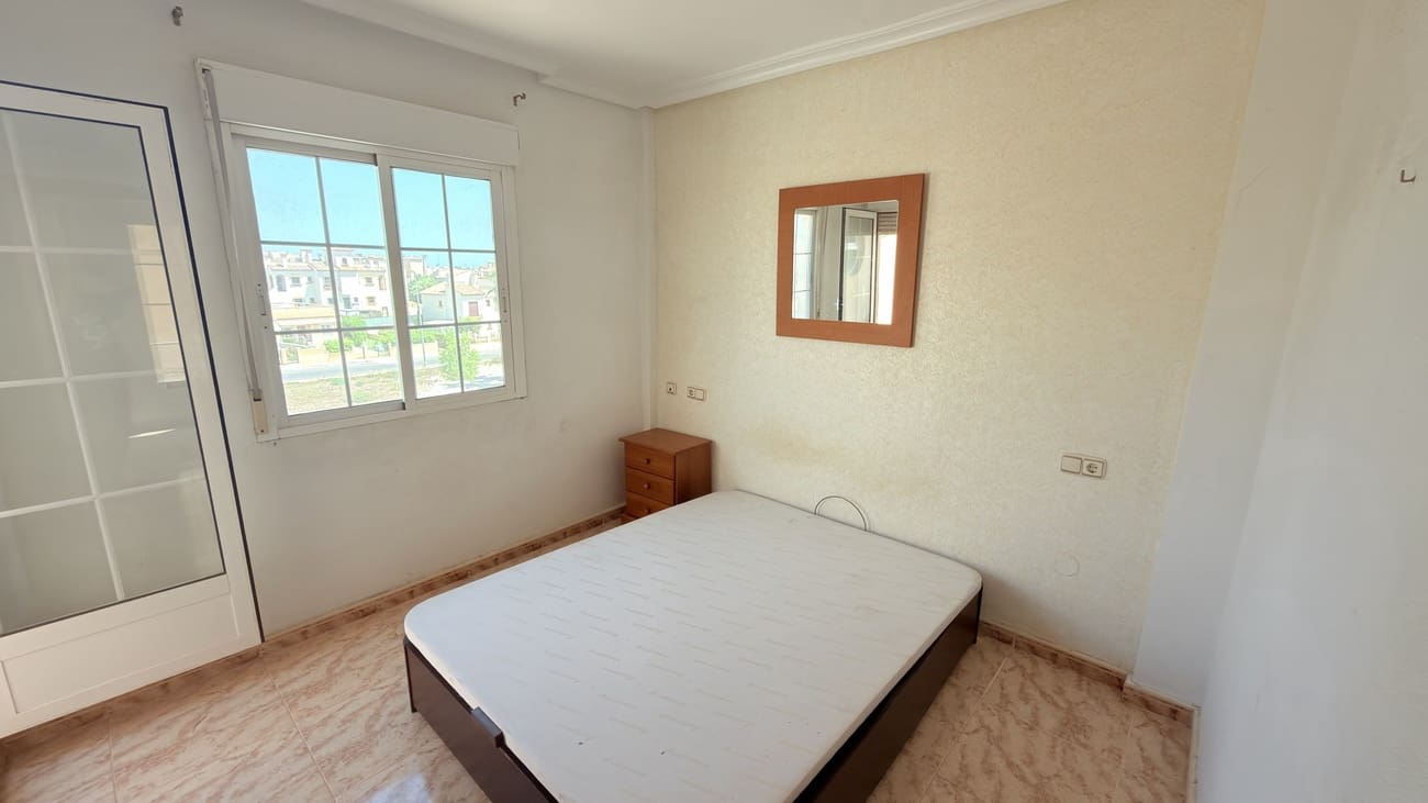 3 bedroom Semi-detached Villa for sale in Villamartin with pool - € 200,000 (Ref: 10023054)