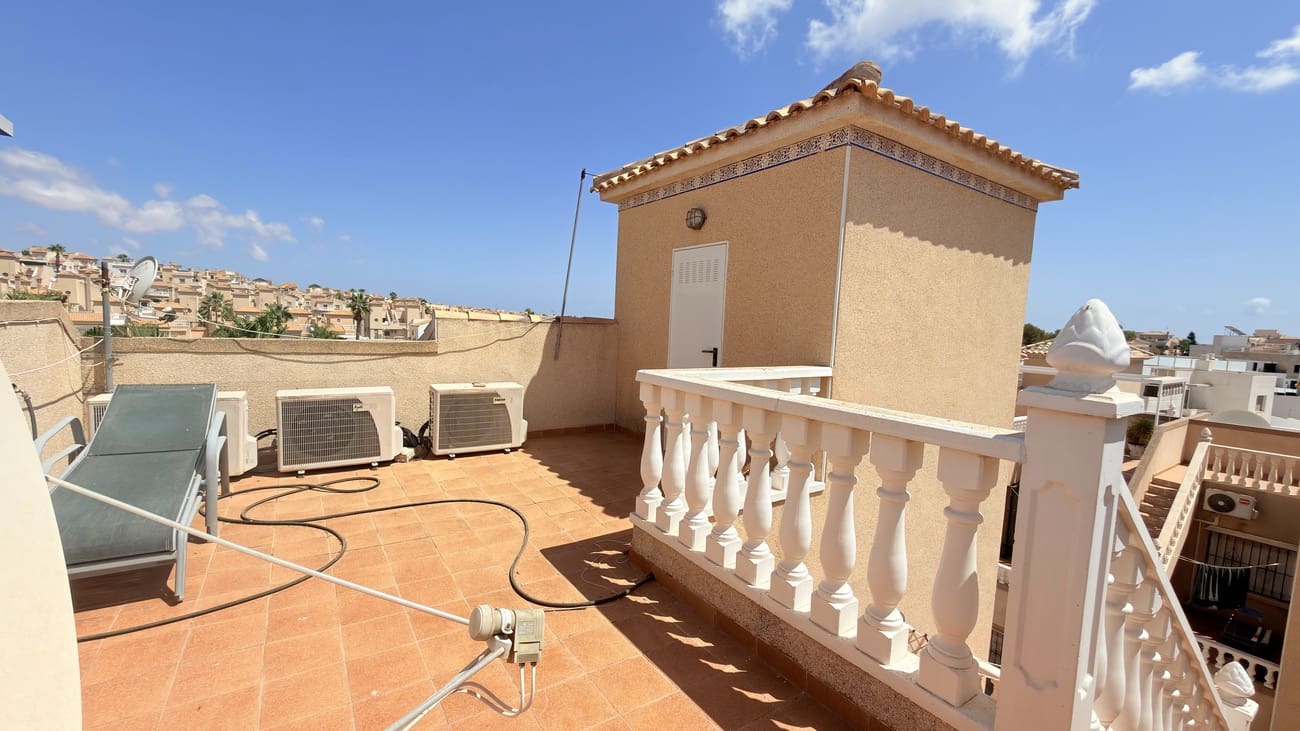3 bedroom Semi-detached Villa for sale in Villamartin with pool - € 200,000 (Ref: 10023054)