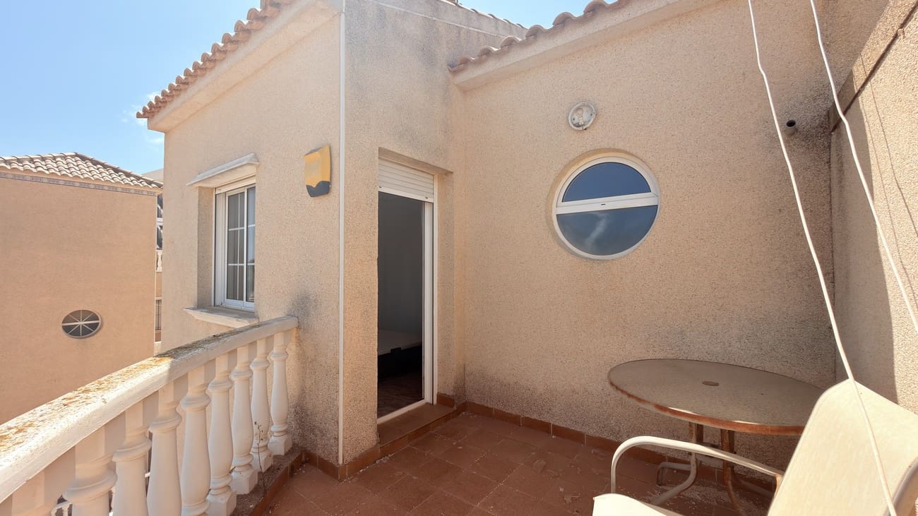 3 bedroom Semi-detached Villa for sale in Villamartin with pool - € 200,000 (Ref: 10023054)