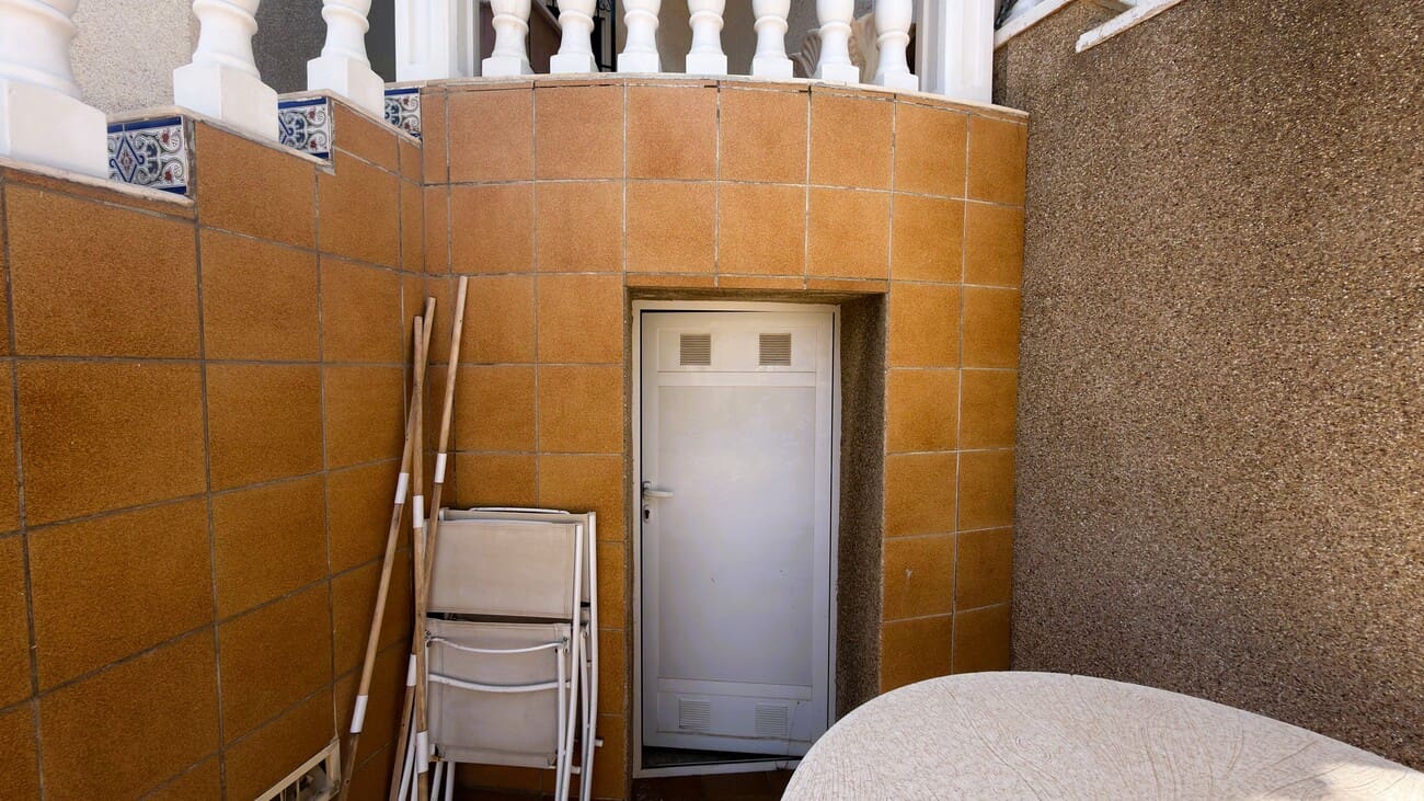 3 bedroom Semi-detached Villa for sale in Villamartin with pool - € 200,000 (Ref: 10023054)