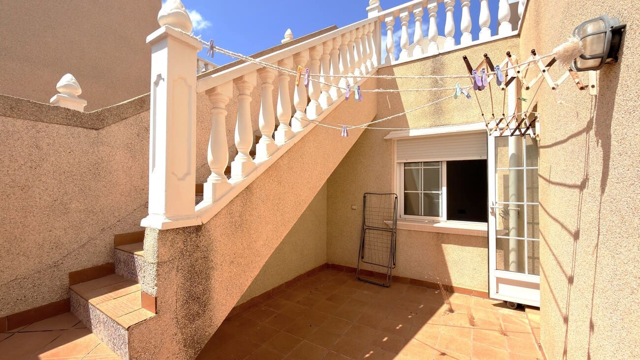 3 bedroom Semi-detached Villa for sale in Villamartin with pool - € 200,000 (Ref: 10023054)