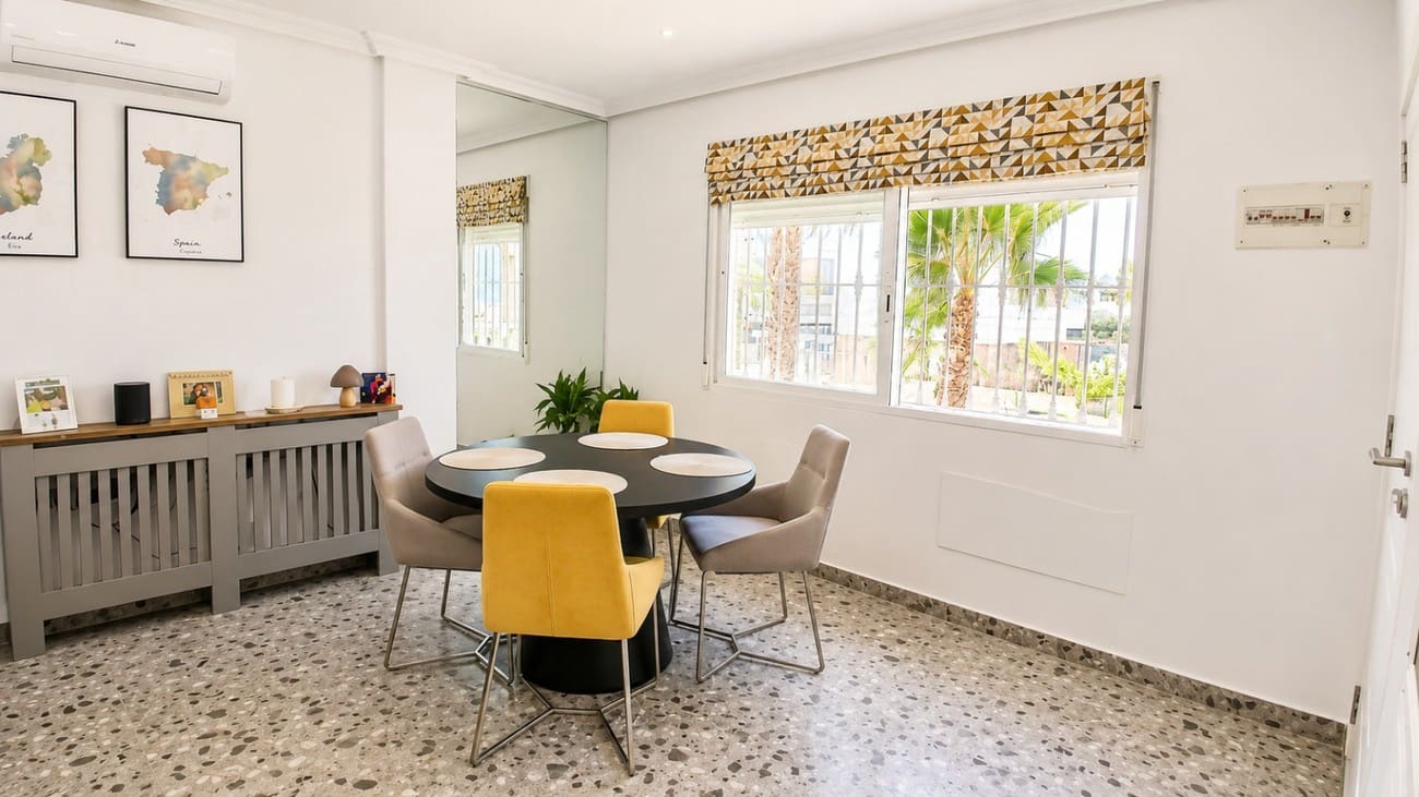 5 soveværelse Villa til salg i Villamartin med swimmingpool garage - € 425.000 (Ref: 10023055)